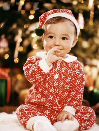 圣诞节快到了， 那么在圣诞节你的宝宝应该如何装扮呢?你是不是苦于还是没有什么创意，亲亲宝贝小编帮你收集了一下可爱宝宝的圣诞节装扮，一起来看看吧!