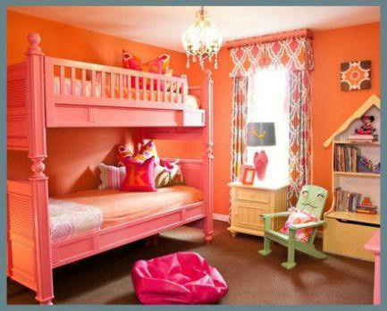 如果你们家只有一个孩子，可能你就不担心睡房的布置，因为肯定以你的孩子为主。但是如果你们家有两个孩子呢?两个孩子，一件房间该怎么布置呢?不妨采用上下铺的方式?