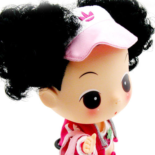你的小孩喜欢芭比娃娃吗?如果喜欢的话，小编给你介绍这款韩国可爱芭比娃娃ddung，是不是很可爱呢?看到她百变的造型和萌萌的样子，真的很想拥有她呢!