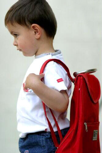 你的宝宝要上学了吗，买一个可爱实用的书包吧！