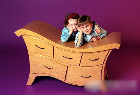 有没有想过应该为你宝宝的房间添置一个怎么样的橱柜呢?以下为你总结了多款很有创意的儿童橱柜，让你能收纳之外，还能给孩子增加点乐趣!