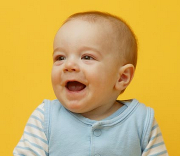 这是一组十天新生儿的图片，孩子的一举一动，一颦一笑都能牵动着我们的心。这就是生命的力量。