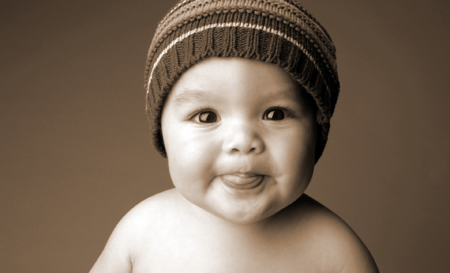 宝宝的笑，不染轻尘，星眸闪动的是最原始的纯真，唯美，不是色彩修饰出来的视觉效果，而是他们带来的感动