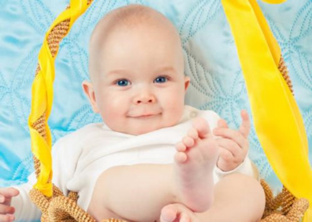 糖糖家的小王子6个月大了，哭的时候好像在叫呜呜爸爸爸爸…这么小就会叫爸爸了很有趣。