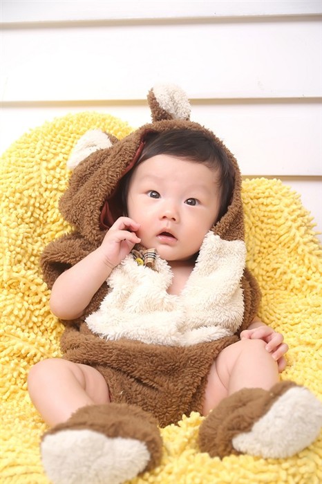 糖糖家的小王子6个月大了，哭的时候好像在叫呜呜爸爸爸爸…这么小就会叫爸爸了很有趣。