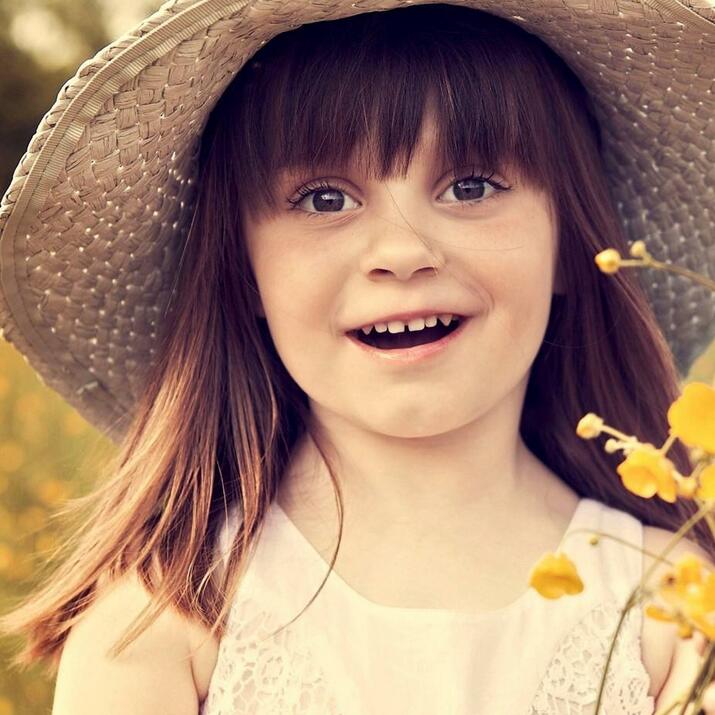 希望宝宝跟向日葵一样，一直跟着阳光的脚步成长，一直带着灿烂的笑容成长。