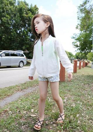 韩国6岁小萝莉Wonei走红 大量照片疯传网络