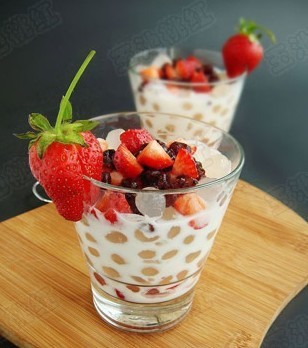 夏日甜品推荐:草莓蜜豆西米露_甜品的做法大全