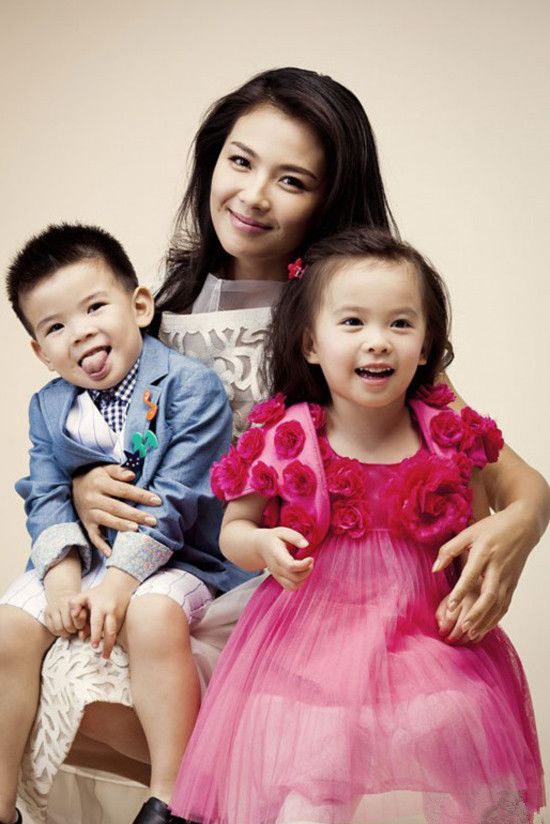 刘涛和孩子们。