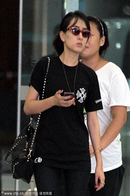 10月7日，马苏和助理现身杭州萧山机场。马苏身穿潮牌T恤戴着墨镜，一路上黑面，手拿手机面无表情，似乎心情不太好。媒体猜测，马苏或仍未走出分手阴影。