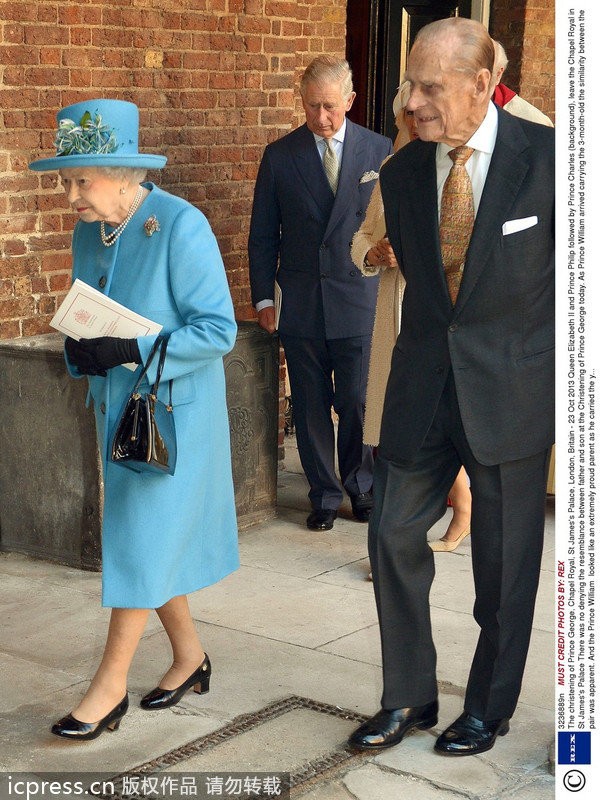 当地时间2013年10月23日，英国伦敦，威廉王子与凯特王妃的儿子、乔治王子的洗礼仪式在圣詹姆斯宫的皇家礼拜堂举行。