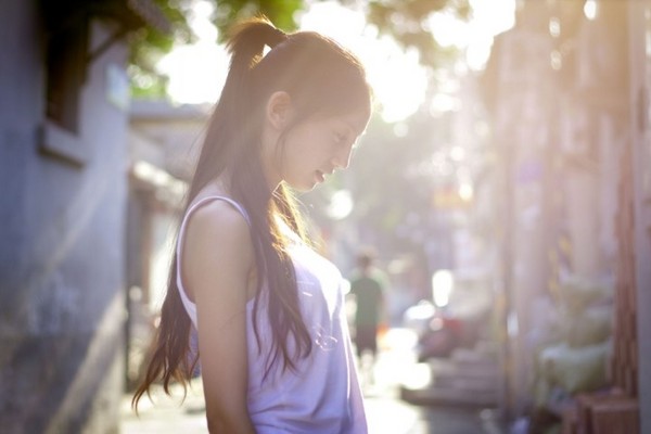 日前，网上曝光的一组清新脱俗的女子素颜照片走红，据悉这个女孩是IT界奇迹‘代码女神’，网友甚至称代码女神的魅力远远超过刘诗诗。