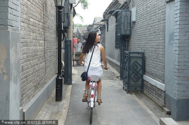 高圆圆重游北京老胡同 回忆十七岁的单车