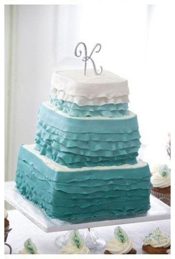这样的渐变蛋糕，谁看了不会心动呢。颜色一层一层，像一条漂亮的裙子，有层次而美丽，如果在你一生中那次最重要的婚礼上有这么一个渐变蛋糕，那不是更加完美吗?