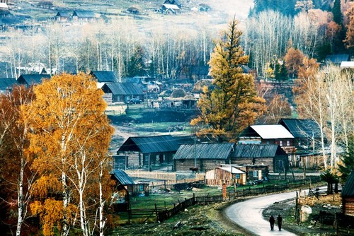 白哈巴 西北第一村 位于：新疆阿勒泰地区哈巴河县