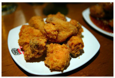 韩国的疯狂炸鸡你听过吗?炸鸡是韩国文化中不可缺少的，韩国人喜欢吃炸鸡和啤酒，那么韩国人喜欢的炸鸡是怎么样呢?亲亲宝贝小编给你搜集。