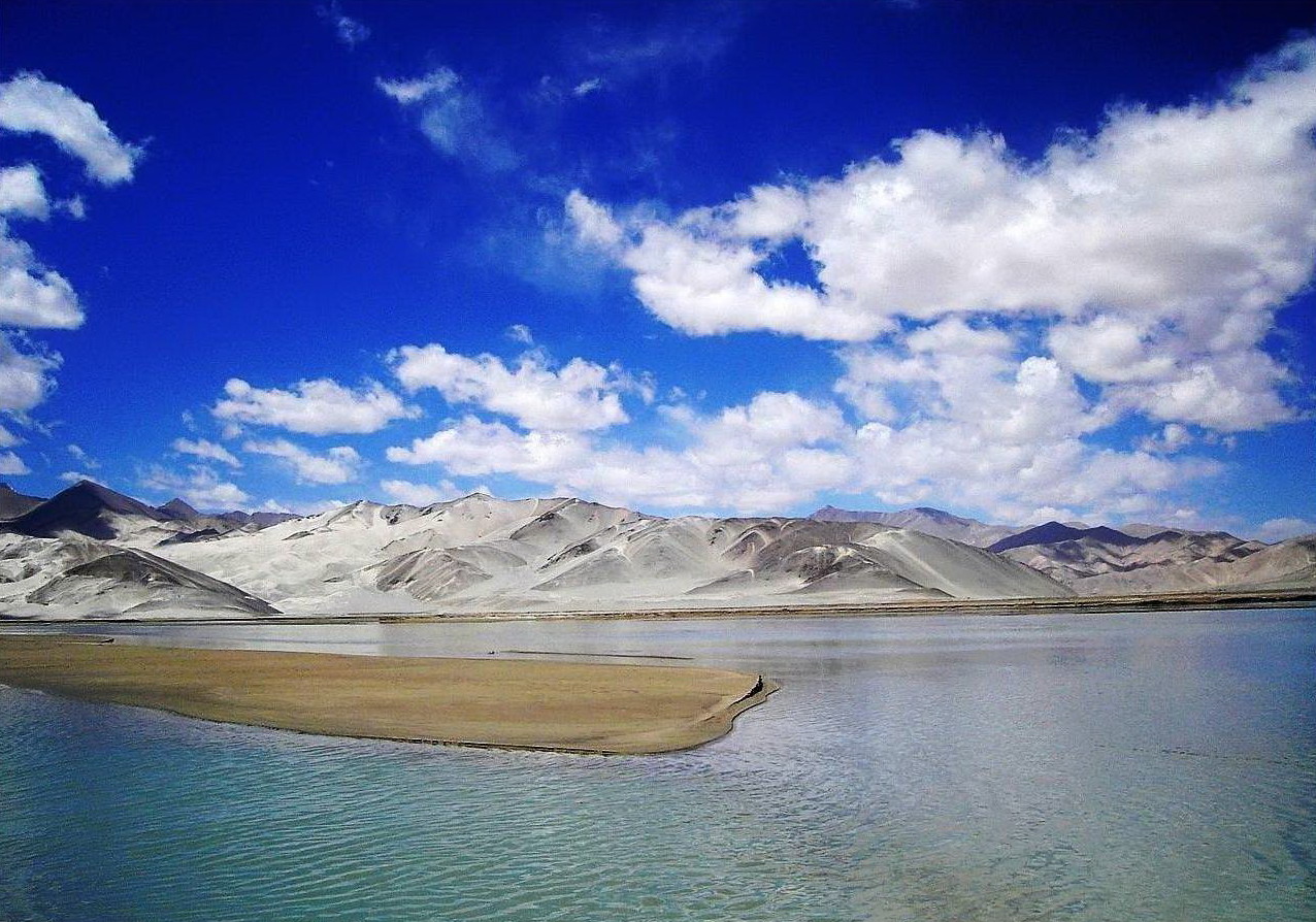 新疆白沙湖，无所畏惧风景童话般的美丽!去新疆时，不要错过哦~