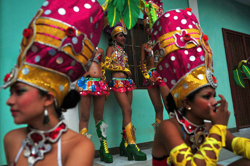 在尼加拉瓜的狂欢节上你才能真正体会什么是香艳，热情的美女、火辣辣的装束，让你体验high翻天的热浪。