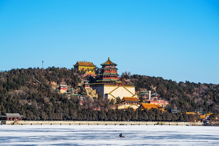 雪后颐和园，红黄蓝白风景美