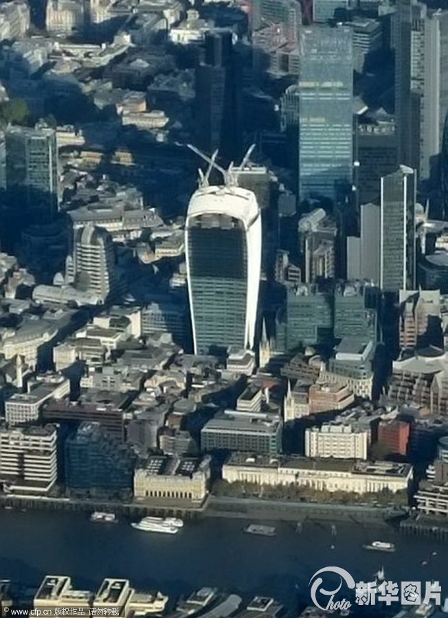 伦敦新地标酷似诺基亚老款手机。图片来源：SWNS/CFP
