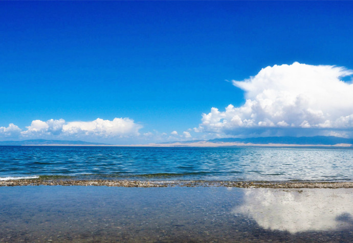 美丽的青海湖日出瞬间 让人迷醉！