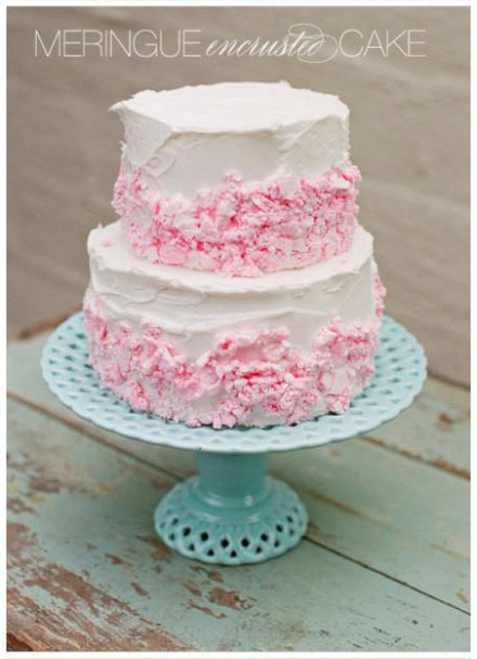 每个人都想拥有一个浪漫的婚礼，自然也想拥有一个美丽的婚礼蛋糕。粉色所代表的浪漫情怀是很多人心目中所向往和喜欢的，那你何不拥有一个呢?