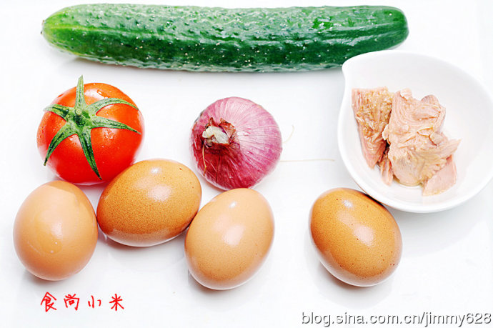 营养低脂的健康早餐推荐——蔬菜金枪鱼镶蛋盅
