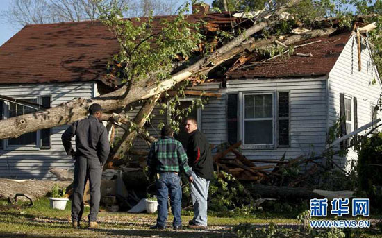 美国南部和东南部多个州2011年4月14日至16日遭受龙卷风和暴雨袭击，致死至少18人。