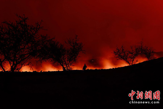 当地时间2010年6月4日，危地马拉帕卡亚火山喷发，涌出大量熔岩，迫使周边数千居民紧急疏散。