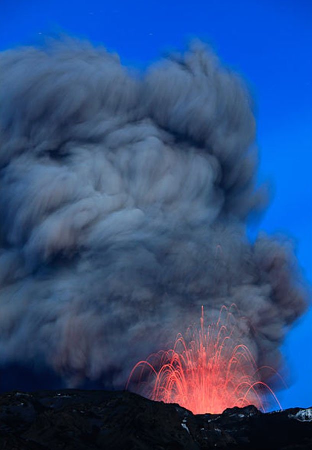 2010年5月，冰岛火山爆发，喷发出来的火山灰，已经导致西班牙、加纳利群岛和摩洛哥部分地区的机场被迫关闭，火山灰向法国西南部蔓延。(图片来源：新华网图片频道)