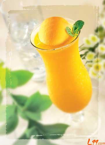 哈瓦那黄昏 哈瓦那的黄昏，光影处是芒果雪芭和橙汁苏打水荟萃的金黄，薄荷叶映出一夏清凉。