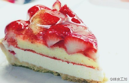 草莓爱上了蛋糕