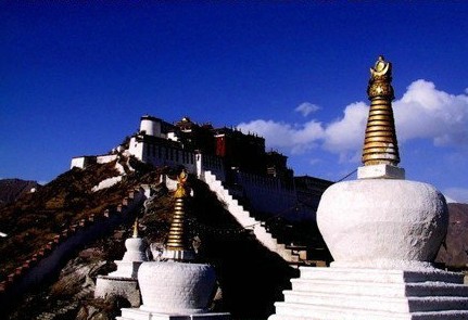 我要去西藏~ 每一个还没有去过西藏的人，都深信有一天会踏上那片土地;每一个离开西藏的人，都深信自己还会回去。