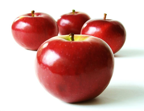 苹果   苹果被称为"全方位的健康水果",其性味甘酸而平,微咸,无毒