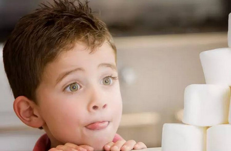 棉花糖实验的真相:影响孩子自控力的到底是什