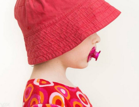 想不到!宝宝光脚走路的好处这么多,别再纠结了