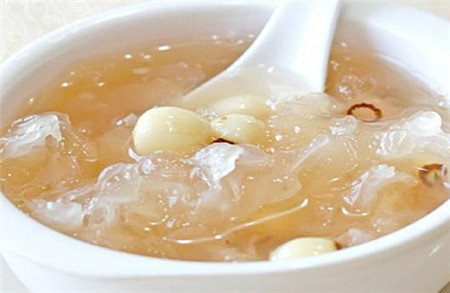 孕妇能喝银耳莲子汤_