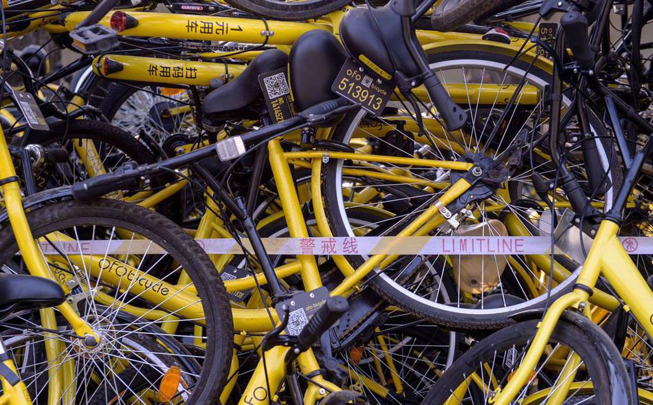 北京共享单车维修点 万千辆车堆积如山待修理