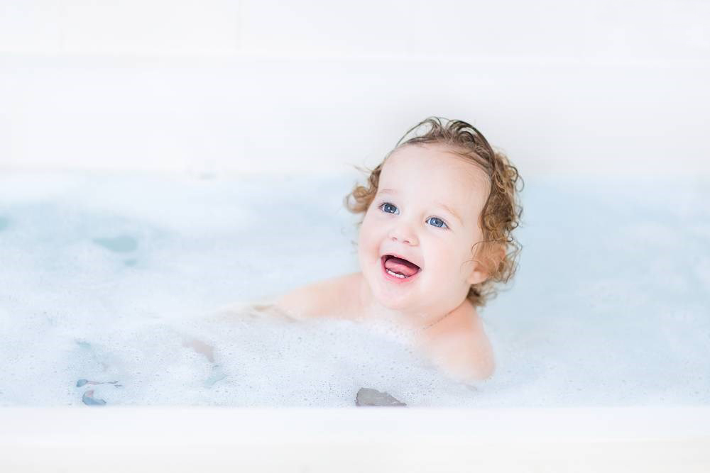 可爱女婴洗澡图片,可爱宝宝图片,可爱女宝宝图片