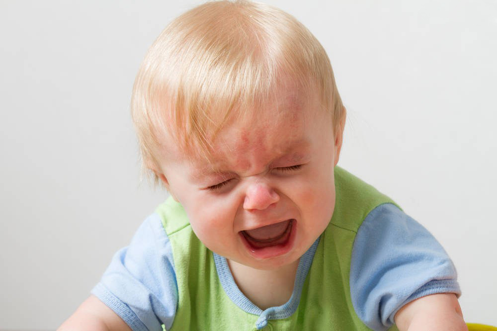 婴儿哭的图片,小Baby大哭图片,小宝宝哭泣图片