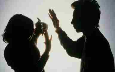 【打女人的男人什么心理】男人打女人意味着什