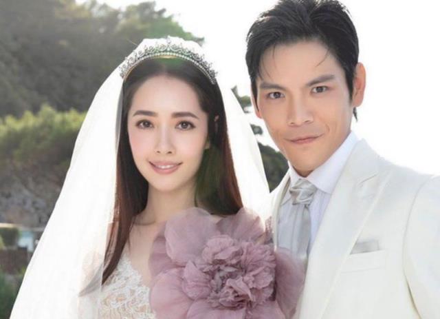 有种整容叫郭碧婷生娃生下女儿后大变样和丈夫像是两代人