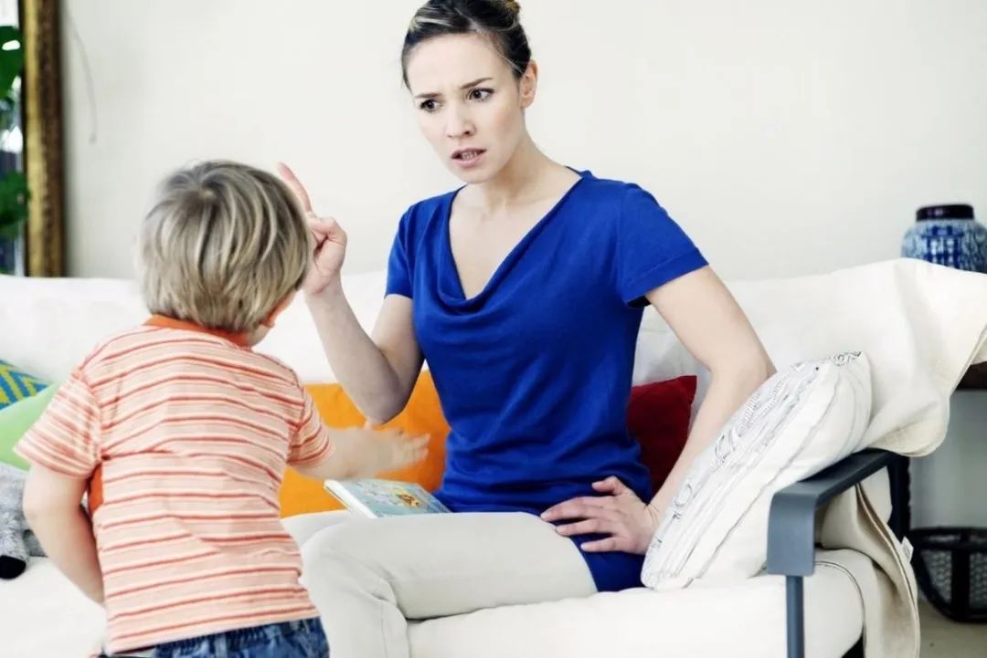 孩子喜欢说脏话,父母别急着训斥,可能是进入了"咒骂敏感期"