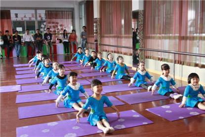 【儿童几岁学街舞最好】_孩子几岁学街舞_孩