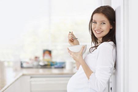 孕中期营养_孕期一天要摄入多少营养