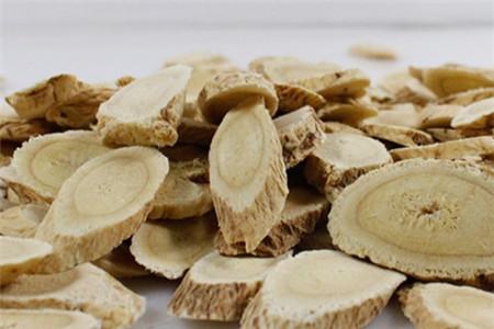 【夏天能喝黄芪水吗】夏天可以喝黄芪水吗_亲亲宝贝网