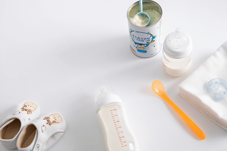 惠氏奶粉最新事件：奶粉出现灰色异物 厂商推责消费者