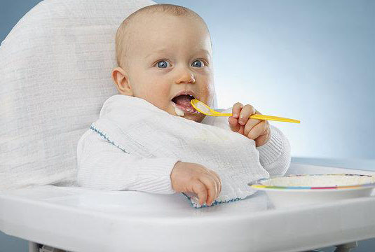 宝宝吃饭必备品：婴儿餐椅