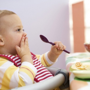  1-3岁宝宝夏季饮食要注意的两大问题