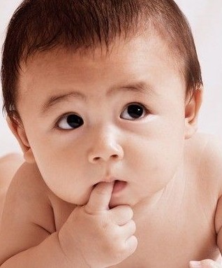 经验分享：5招纠正宝宝的“吮指癖”